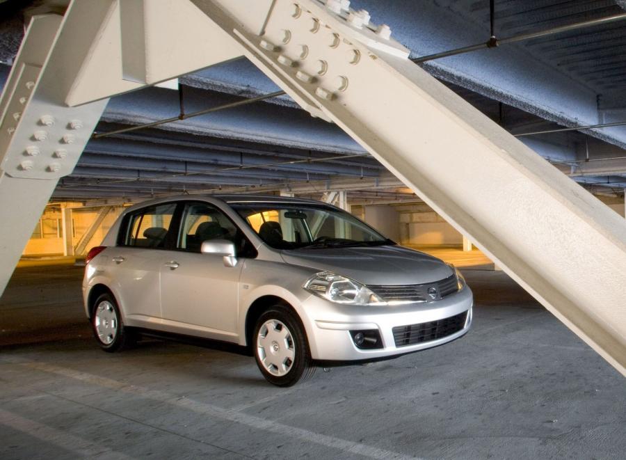  Nissan Versa Hatchback 2006 года  (фото 5 из 7)